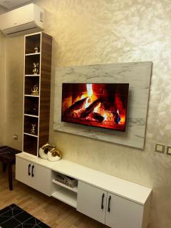 Cozy Apt Near Train Station - 0