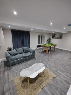 Modern 2-Bed Ground Floor Flat Near A11 & Forest - 6