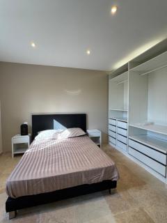 SUPERBE T2 moderne - ENTREE DE VILLE - PARKING PRIVE - 3