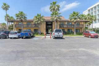 Modern 3BR Condo Sleeps 6 Near Beach condo - 3