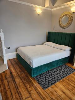 City Centre Location on Corn Street studio - 9