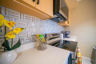 The Golden Corner Suite Modern, Secure, with Rooftop Pool - 8