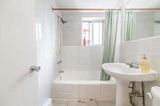 Studio in heart of DT,walk to 2 metros,Concordia - 3