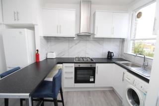 Commuters Dream 5 Mins from Clapham Junction Station - 2