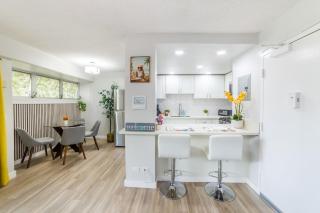FREE PARKING! Waikiki Beachside- Newly Renovated 2 Bed 2 Bath Condo, 5 Beds, Sleep 8 - 5