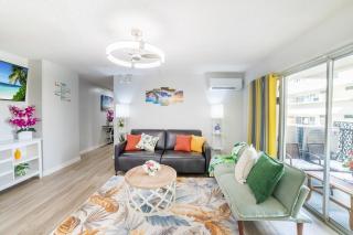 FREE PARKING! Waikiki Beachside- Newly Renovated 2 Bed 2 Bath Condo, 5 Beds, Sleep 8 - 6