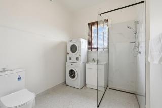 Charming Sandy Bay Stay - 5