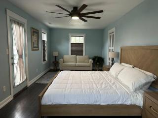 Luxury Downtown Cedar Falls Retreat - Pool Table - Outdoor Dining - Sleeps 12 - 3