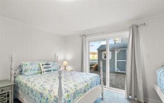 Pebble Paradise - Easy Walk to the Beach & Town - 3