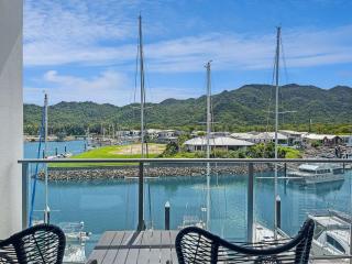 Blue on Blue Studio Room 1352 - 0