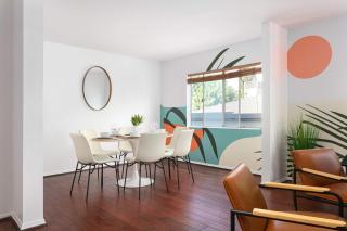 Luxury 4BR Townhouse Sleeps 10 with Parking - 5