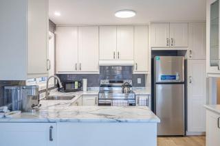 Entire NEW House 5BDR , close to DT MTL, 4 Parking - 9