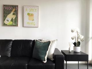 THE WATERFRONT APARTMENTS 2 Bedroom Bay View Apartment located on the Geelong Waterfront - 2208 - 4