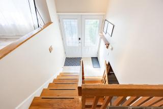 Quiet 4 BR House , 20 min to DT, Free Parking - 4