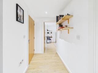 Wild Roses Serviced Apartments - City Airport - 9