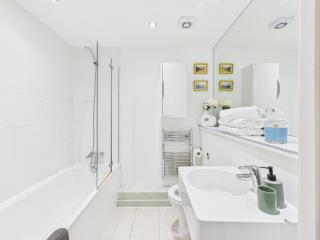 Wild Roses Serviced Apartments - City Airport - 8