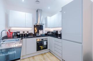 Spacious 2BR Apartment Walk to City Centre - 8