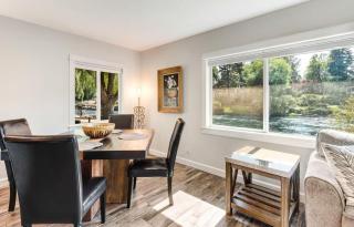 Riverfront cottage just steps from Deschutes River - 0