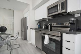 Modern CityPlace 2BR Balcony & Free Parking - 5