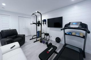 Quiet&Comfort Entire New house, near MTL, Parking - 1