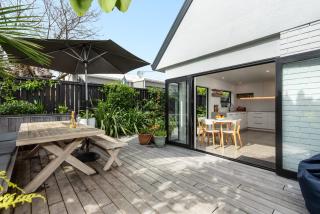 Villa on Valley Rd - Central Mount Location - 9