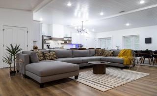 Posh 4BR-3BA Mid-Century Ranch ABODEbucks - 3