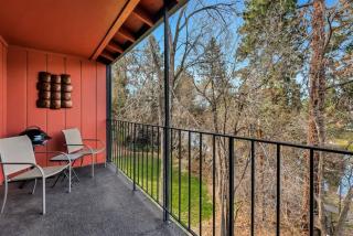 Newly Remodeled Top-floor Condo near Downtown Bend - 4