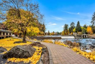 Newly Remodeled Top-floor Condo near Downtown Bend - 8