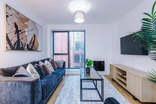 Spacious 2BR Apartment Walk to City Centre - 0