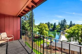 Downtown Condo with Riverview & Balcony - Bend - 6