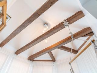 Stylish Central Apt-Private Access, shops, character - 2