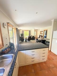 REDGUM RETREAT BRIGHT - Luxury Spa Villa - Bright - 8