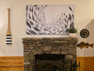 Riverfront Little Red Cabin, World-class Trout Fishing, Views & Boat Access - 1