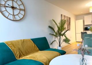 2 Modern Double Bed Apartment for 6 Guests By Hofin Stays Short Lets & Serviced Accommodation - 8