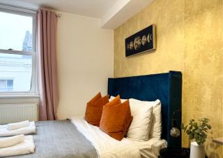 2 Modern Double Bed Apartment for 6 Guests By Hofin Stays Short Lets & Serviced Accommodation - 3