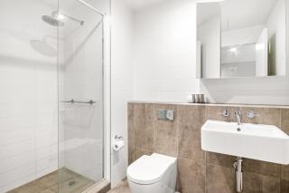 Modern Carlton Living Minutes to CBD - 6