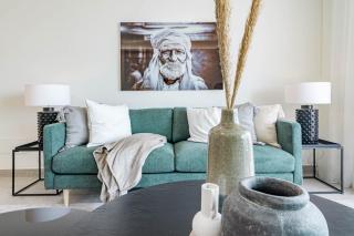 INF4.2M- Modern city apartment families only - 5