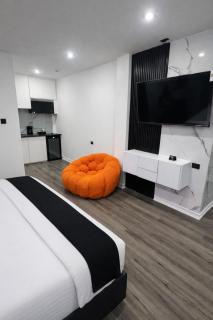 The Hive Boutique Hotel Deluxe King Room 102 - 1