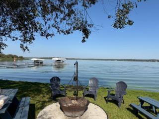 Spacious 4-Season Cabin with Lakefront Views in Silver Sands - 2