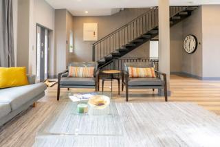 4BR Modern CWE Luxury with Garage ABODEbucks - 7