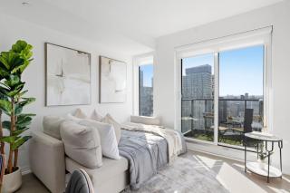 Stunning Family-Friendly Parking & City Views - 1