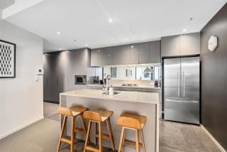 Sky High Views in the Heart of Canberra - 5