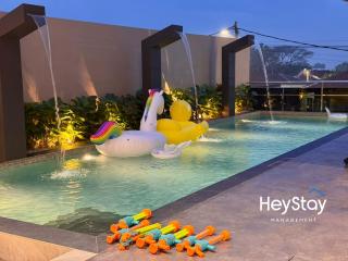 RetreatsVilla Luxury 5R4B 30Pax KTV Swimmingpool by HeyStay Management - 4