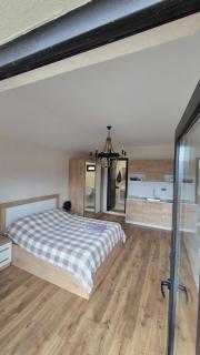 საოჯახო სასტუმრო - 4