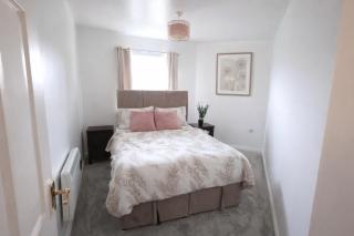 Stylish 2-Bed flat near IKEA & J9 M6 Free Parking - 1