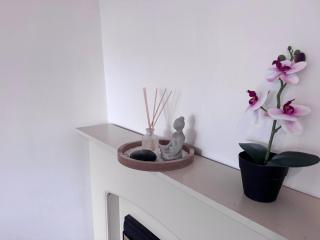 Stylish 2-Bed flat near IKEA & J9 M6 Free Parking - 3