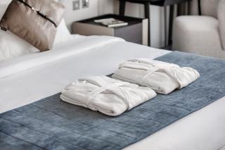 Modern Stylish Studio Apartment next to Burj Khalifa walk into Dubai mall - 8