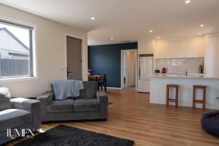 Modern & Comfort in Central Alexandra - 3