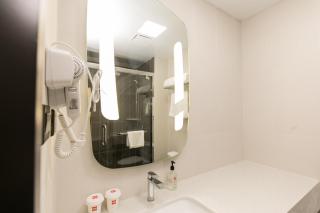 Ibis Shanghai Caohejing Hongcao Road - 2