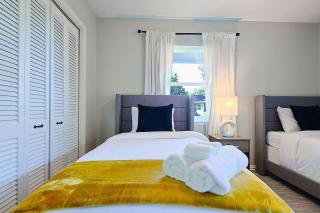3BR Richardson Park Retreat With Deck Sleeps 11 - 5